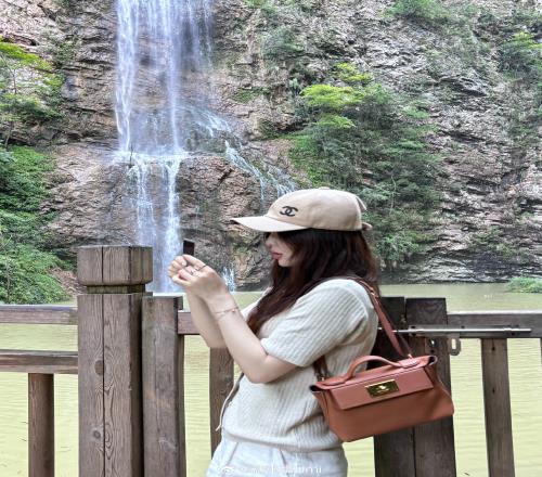 糖小幽分享张家界旅游照：一家三口甜蜜蜜，长长的路一起走