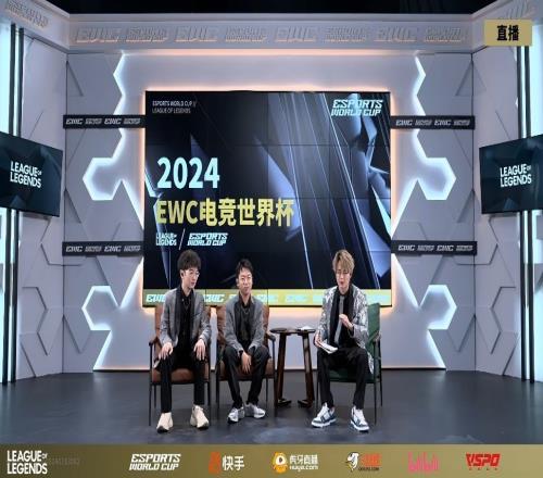 继续熬老头！解说口播：比赛再次暂停现场技术问题可能需要长时间暂停