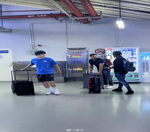 小摩托来了!博主:费南多现身上海,媒体人:明日正式跟队训练