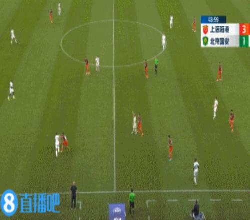 这速度!这态度!巴尔加斯中柱后皮球反弹,武磊飞速追球险造空门