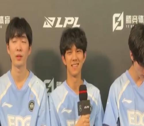 EDG赛后群访:Wink直言加油我们还没进棺材呢!