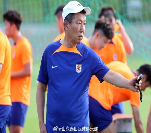 山东泰山官方:主教练崔康熙提前结束休假返回俱乐部