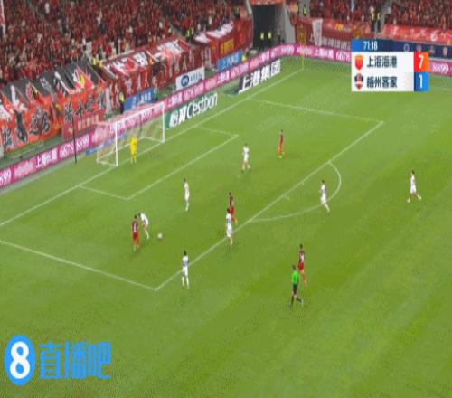 进球无效!古斯塔沃破门,因场内同时有两个皮球进球无效