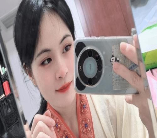 奥运冠军罗诗芳也玩《恋与深空》:脸都是照自己样子捏的