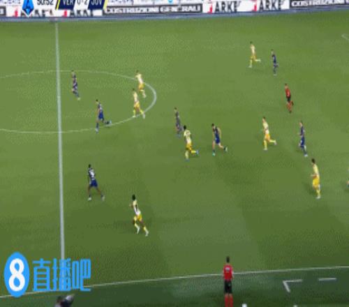 尤文3球领先！姆班古拉禁区倒地造点，弗拉霍维奇主罚命中