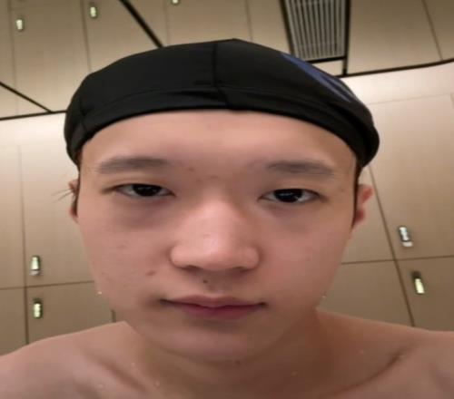 诗人握持!AL中单选手Shanks分享大头照:去游泳咯