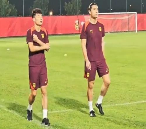 记者发问:国脚连续征战两个多月,国足为什么不让休息几天再集中