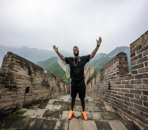 24岁的锡安,正在和世界和解