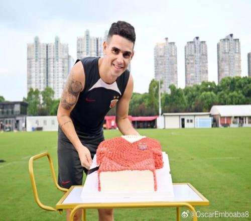 奥斯卡:在海港八年真的不短了今年生日愿望是争取更多冠军