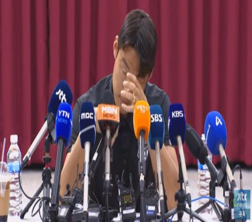 泪流不止!孙准浩发布会爆哭:非常后悔,非常自责对不起韩国足协