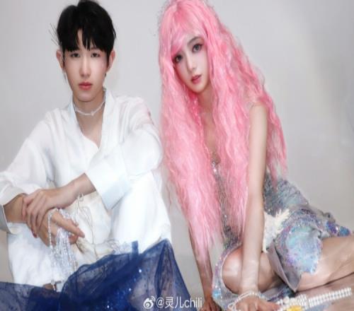 主持灵儿晒照:和一诺的人鱼姐弟大片