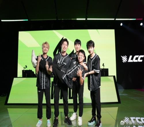 Cat赛后更博:我们是冠军!!打好的好兄弟们