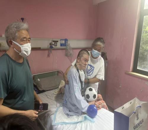 澎湃:申花球迷张昌硕意识正在逐渐恢复父亲直言未来日子不敢想
