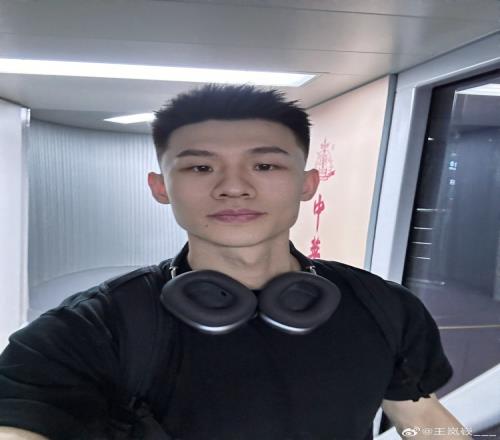 定位青岛胶东国际机场辽篮新援王岚嵚晒照:又一个阶段开始