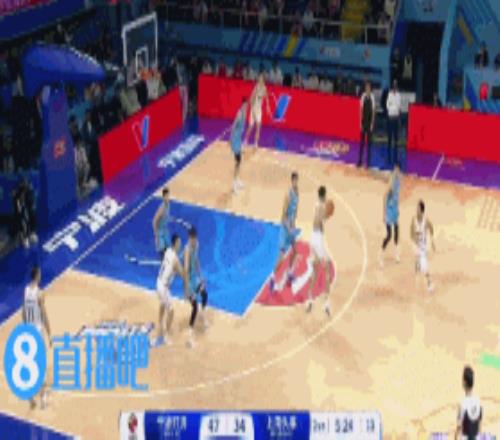 可圈可点!洛夫顿首秀半场11中6砍全队最高16分9板3断