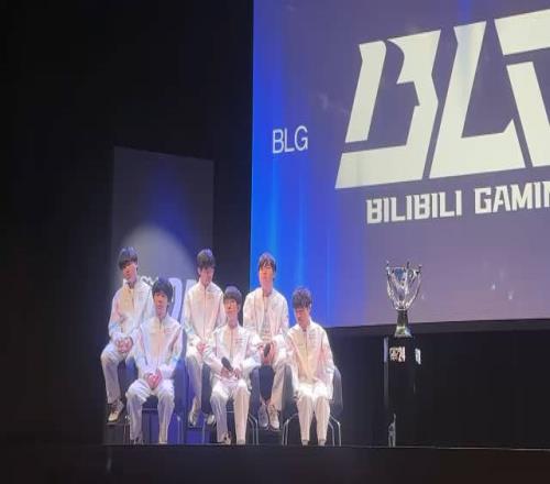 Elk：面对T1我们在BO5的时候也没有输过bo5所以说这次很有信心