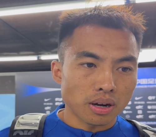 王峤:最后我们留在了中超挺不容易的,整个团队付出了很多