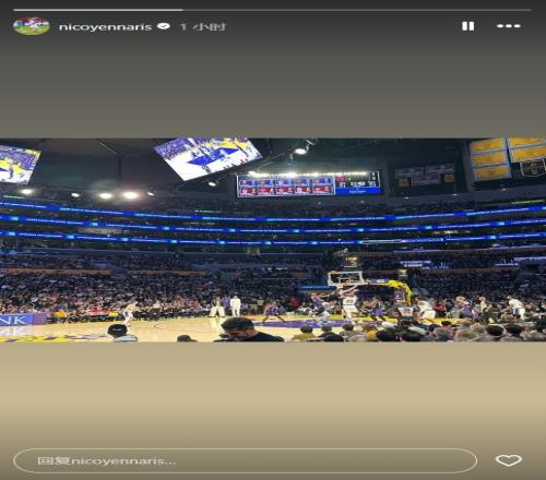 享受假期!李可社媒晒照,现场观看湖人vs猛龙的NBA常规赛