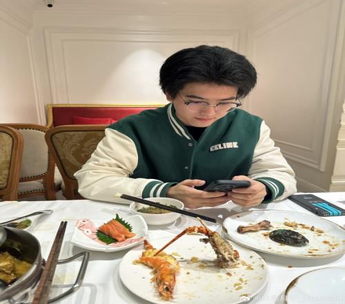 又是哪位爱将bsyy晒Zika照片并配文:帅哥请吃饭