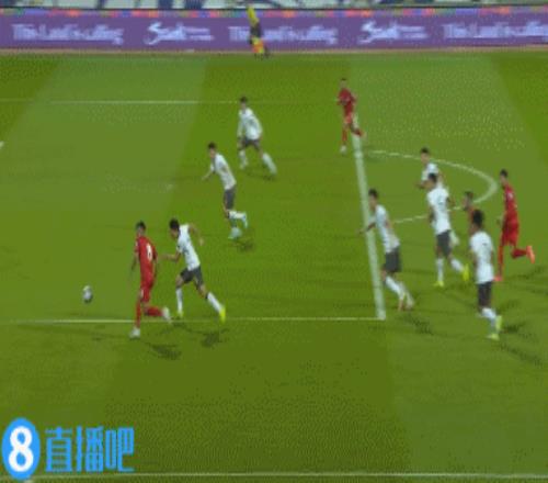 热议杨泽翔禁区防守动作:完全没碰到球,要被判点球也无话可说