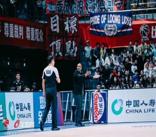 米切尔教练自我检讨：输球责任由我承担我需要做得更好