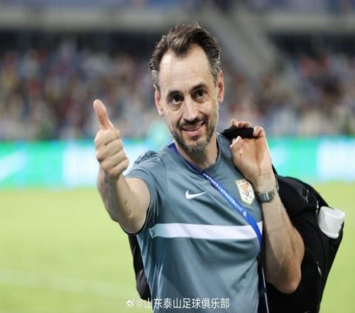 记者谈泰山队医桑德罗离任:14年都很信任,结果说不用就不用了