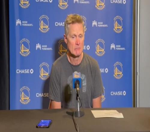 科尔谈最后被吹犯规:那是丢球&该跳球了我在NBA从来没见过这样