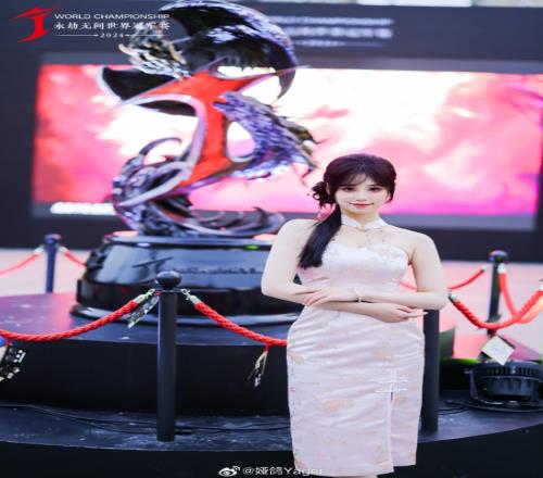 永劫无间美女主持娅鸽晒照:美女贴贴!