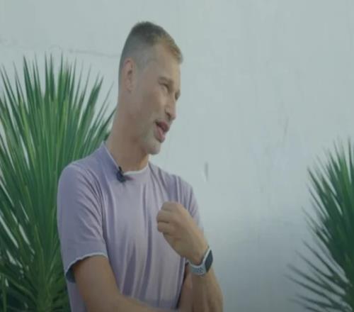 别列祖茨基:中国那里的人会打孩子,这对我来说是不正常的