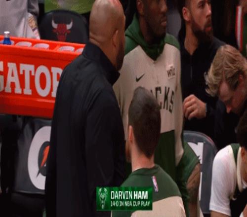 NBA杯不败教头！雄鹿领先20+哈姆仍在不断指导普林斯