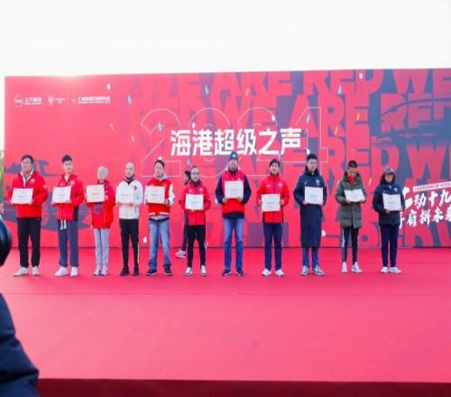 12月28日,俱乐部在训练基地举办“红动十九并肩拼未来”庆生会