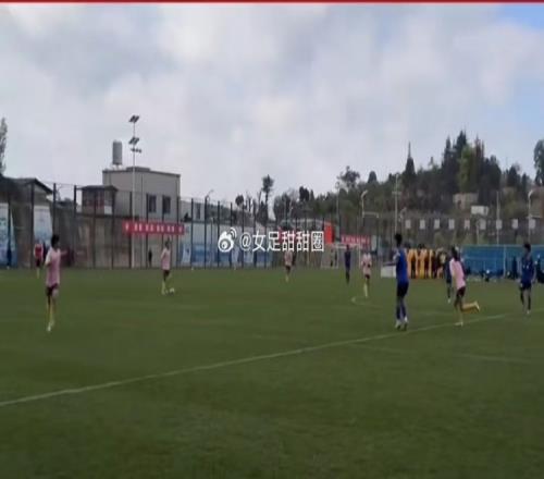 热身赛:中国U17女足11战平云南玉昆U15梯队宋凯现场观赛