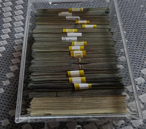 杜兰特晒照回顾24年这一张价值20万美金的照片贼显眼!