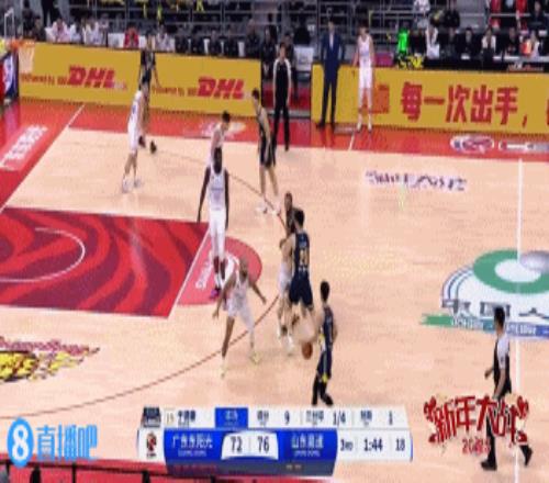稳稳输送炮弹!徐杰连续吊球助攻张皓嘉内线上篮连追4分!