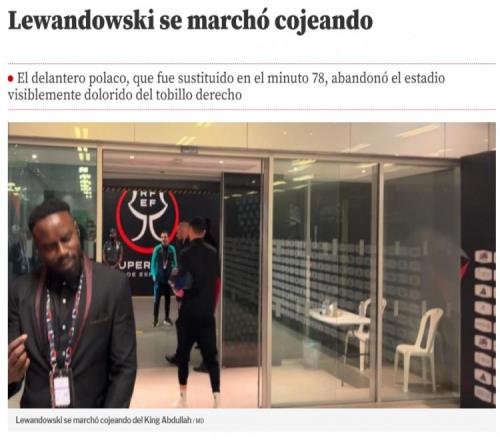 世体:莱万赛后被拍到一瘸一拐离开球场,球员右脚踝受伤明显