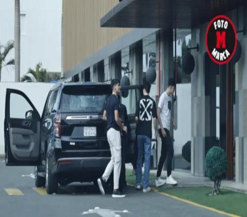 满面春风!奥尔莫外出就餐被采访:一切都好,一切都很好