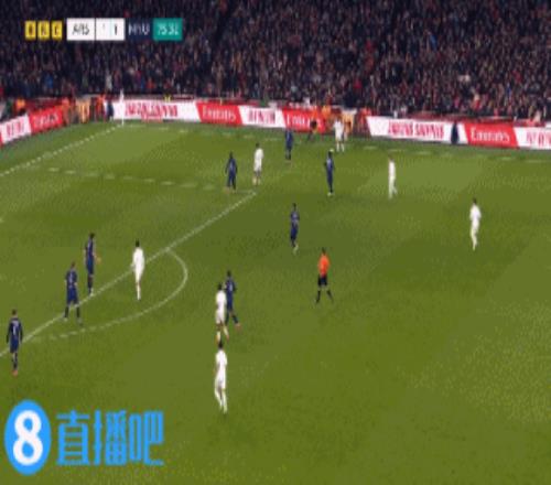 这也没进！赖斯门前近距离头球，巴因德尔扑出