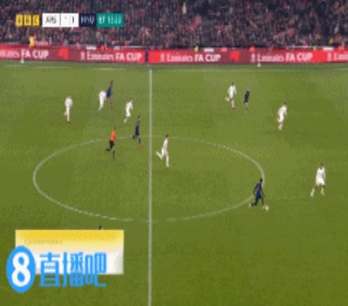 惊险!齐尔克泽打门,拉亚扑了一下滑门而过