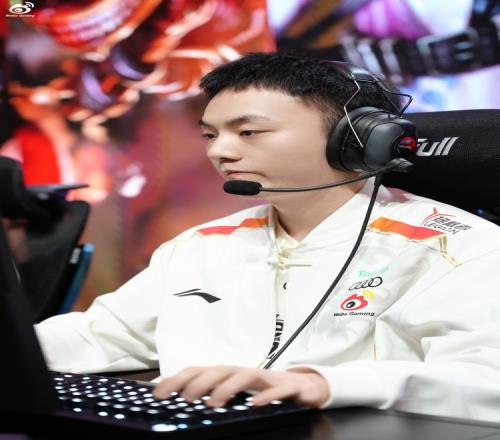 WBG分享赛前返图:赛前调试火热solo中的哥几个