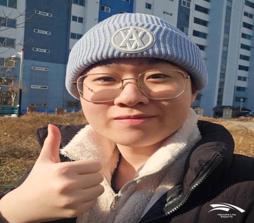 没人操控不会打HLE.Zeus首秀团战频频出现迷之站位仅打出13数据