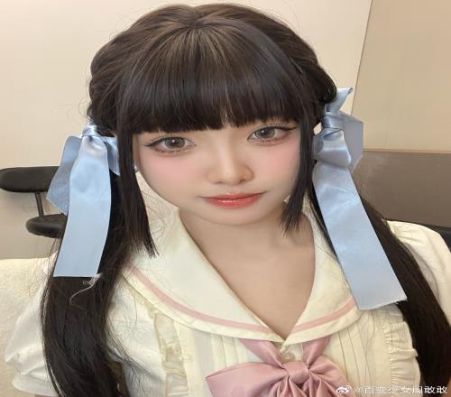 LPL互动主持周敢敢晒照:双马尾回归!
