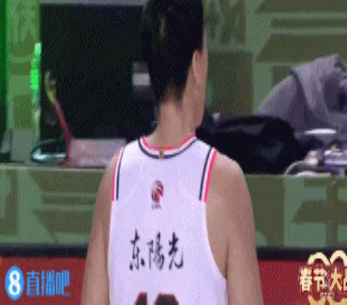 你在干嘛林葳罚球时杜润旺突然断电冲进线内吃到技犯送分