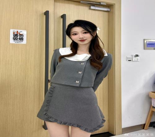 肥在哪呢LPL互动主持阿芙晒照：友友们一起督促我减肥