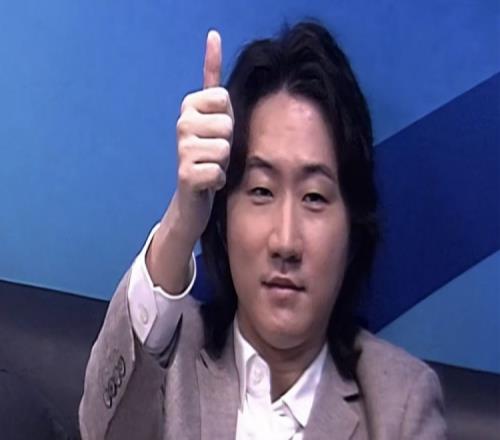 太惊险！iG精彩时刻：Rookie阿卡丽直切后排jiejie扎克翻天覆地