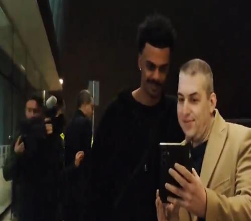 迪马:维加已经抵达都灵,周一将接受尤文体检然后签租借合同