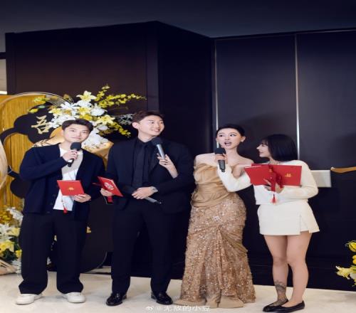 祝福!高准翼未婚妻晒订婚照,调侃:不发感觉浪费了