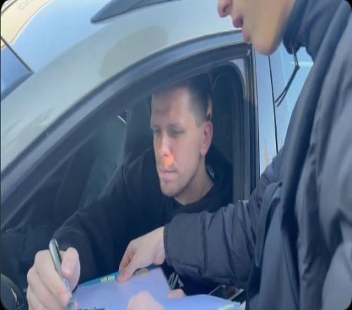 记者:巴萨冬窗操作已经结束什琴斯尼是今天唯一来训练的球员