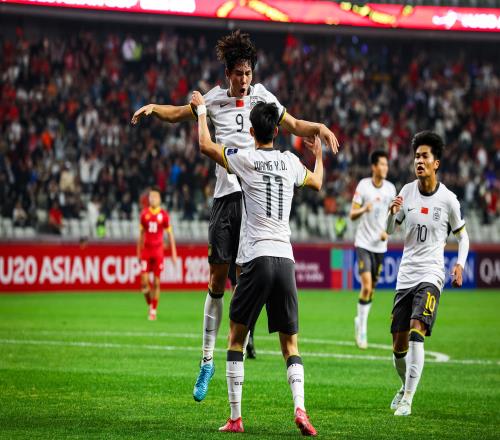 国足未来9号!18岁刘诚宇首开记录+背身单打造点,2场轰2球