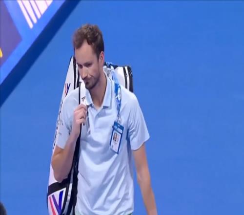 ATP500多哈：梅德韦杰夫01落后时因病退赛，阿利亚西姆晋级四强