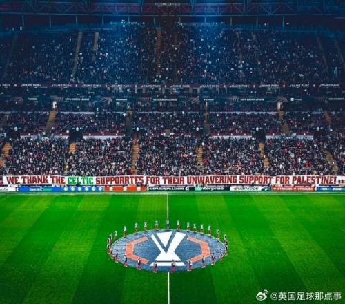 加拉塔萨雷球迷拉横幅：感谢凯尔特人球迷对巴勒斯坦的坚定支持